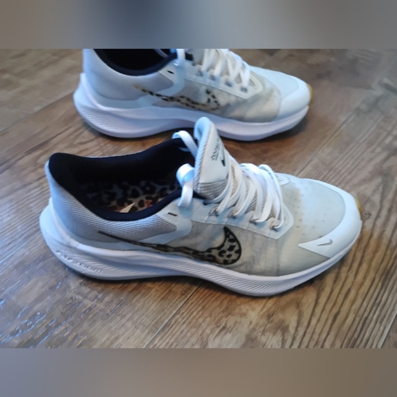 Nike Winflo 8 Premium White Leopard Women's Shoes - Picture 12 of 14